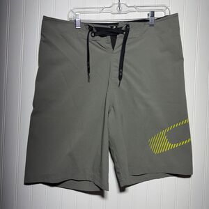 Oakley Board Shorts Men’s Size 33 Gray Drawstring Beach walking
